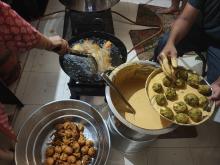 Batata vada cooking